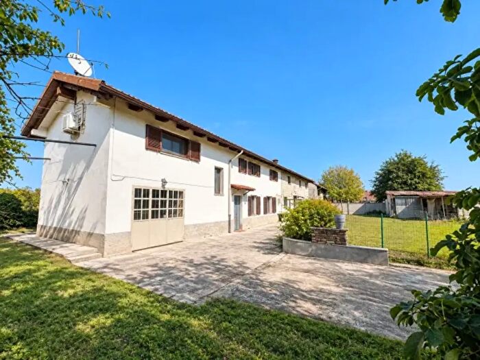 Casa con 5 locali in vendita in Strada Asti, Casale Monferrato