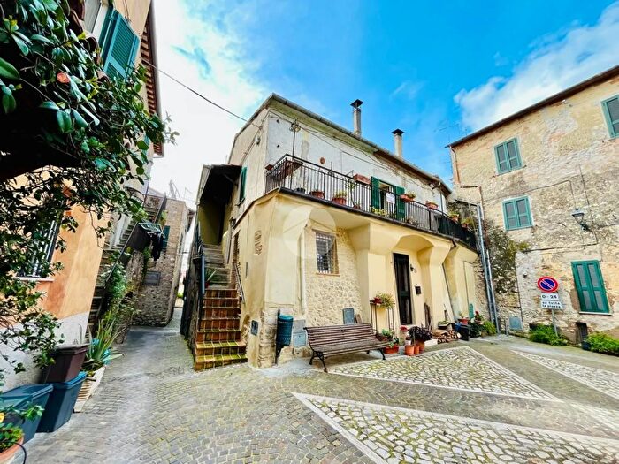 Appartamento bilocale in vendita in Via Giuseppe Verdi, Montebuono