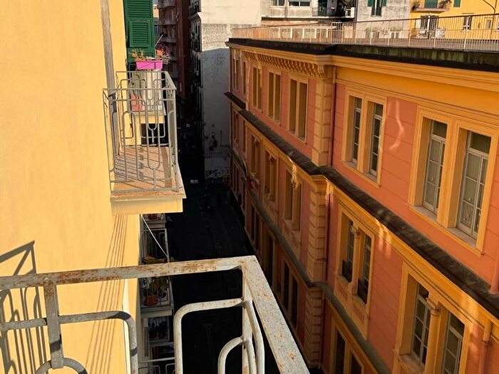 Appartamento con 6 locali in affitto in Chiaia, Napoli