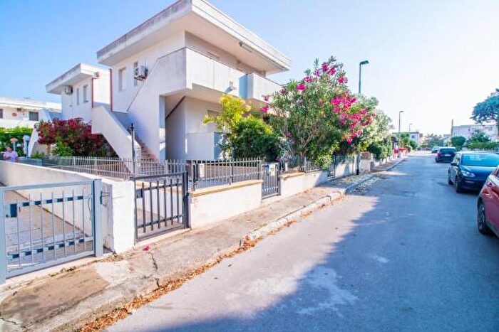 Appartamento quadrilocale in vendita in Via delle Ortensie, Lesina