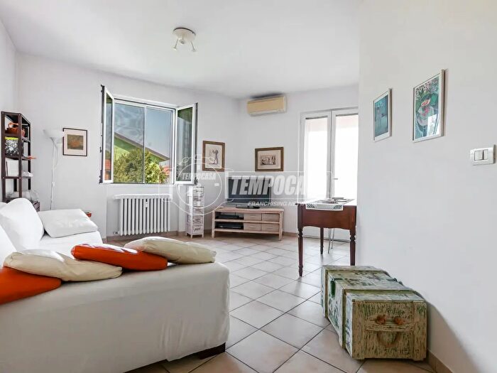 Appartamento trilocale in vendita in Via Val Trompia, Milano