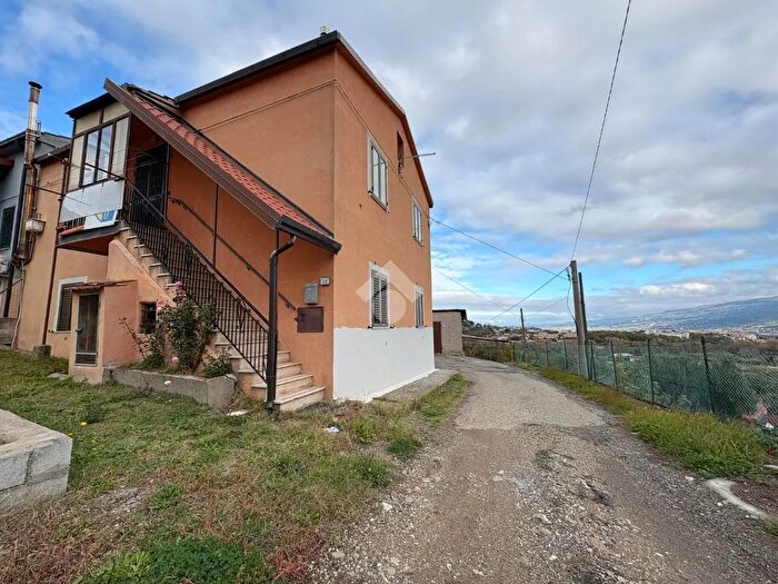 Appartamento quadrilocale in vendita in Via Liguria, Rende