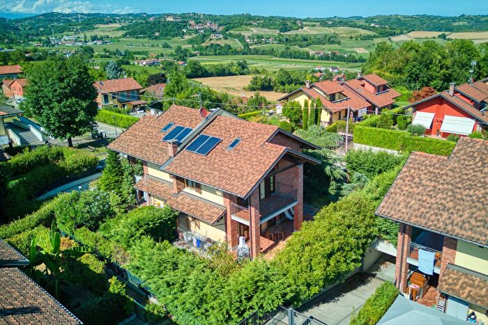Casa con 5 locali in vendita in Strada Airali, Chieri