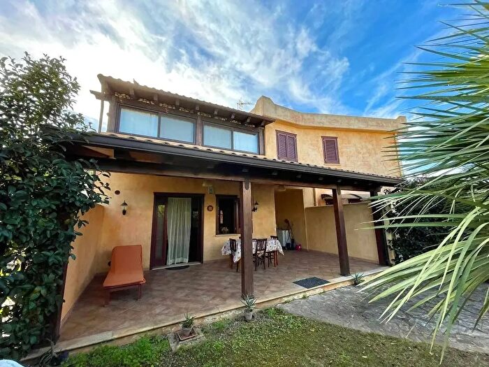 Casa trilocale in vendita in Contrada Pistavecchia, Campofelice Di Roccella