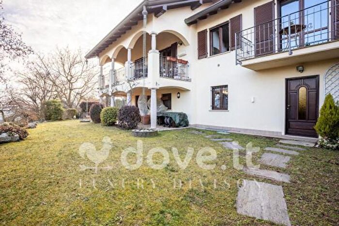 Casa con 6 locali in vendita in Via Bellingera, Mercallo