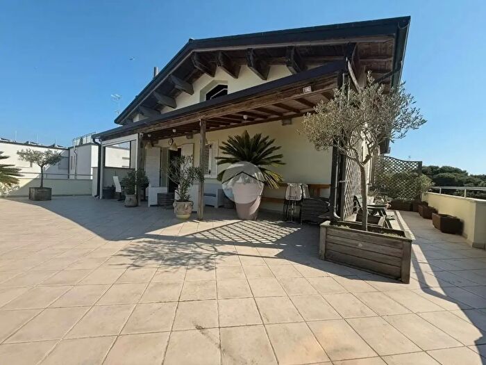 Appartamento trilocale in vendita in Viale delle Nazioni, Ravenna