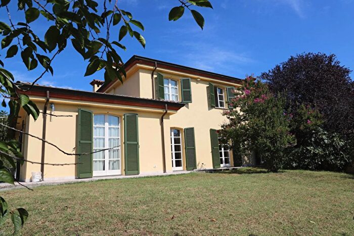 Casa con 10 locali in vendita in Borgotaro Loc Le Pezze, Borgo Val Di Taro