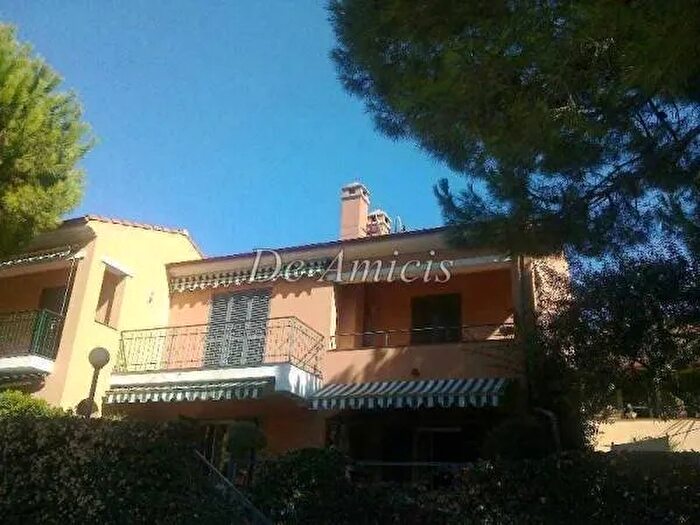 Appartamento trilocale in vendita in Via del Fabbro, Bordighera