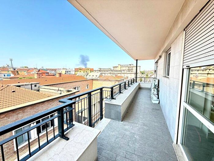 Appartamento quadrilocale in affitto in Via Olona, San Vittore, Milano