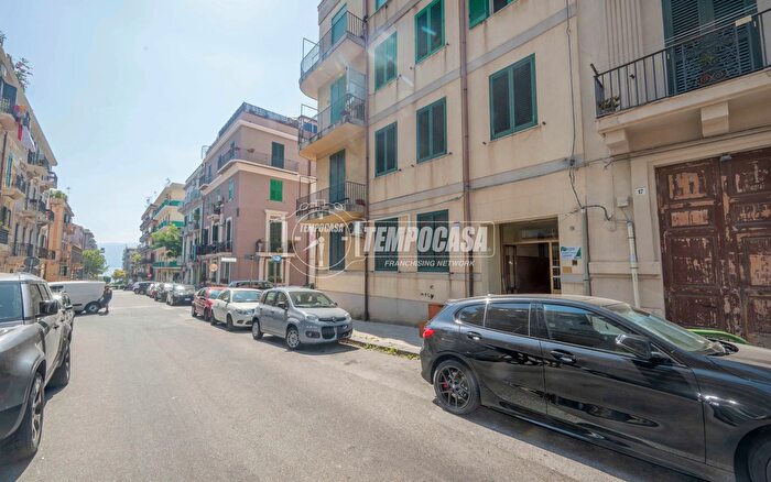 Appartamento trilocale in vendita in Via Nina da Messina, Messina