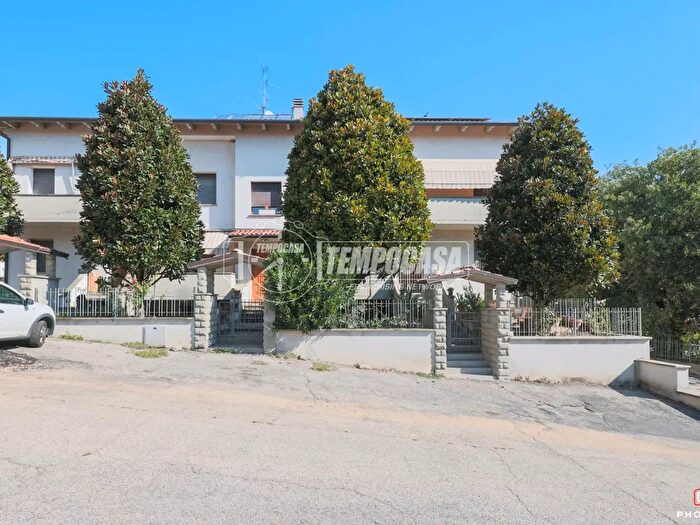 Appartamento con 5 locali in vendita in Via Girolamo Azzi, Imola