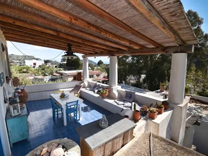 Casa quadrilocale in vendita in Contrada Monte, Lipari