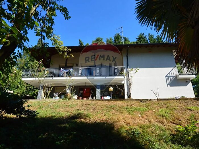 Casa con 8 locali in vendita in Via del Poggio Alto, Cantello