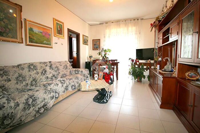 Appartamento trilocale in vendita in Via Bergamo, Caronno Pertusella