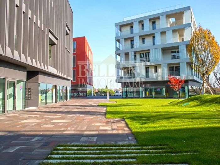 Appartamento con 8 locali in vendita in Borgo Berga, Vicenza