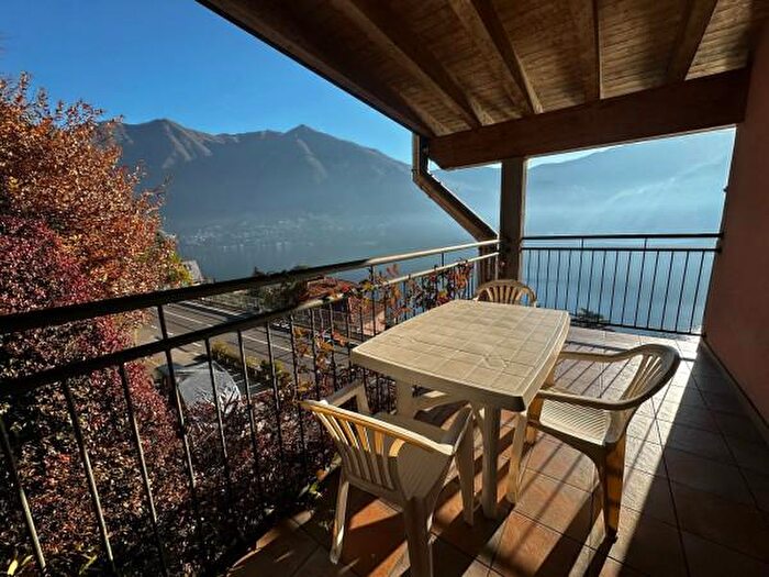 Appartamento trilocale in vendita in Via Vecchia Regina, Laglio