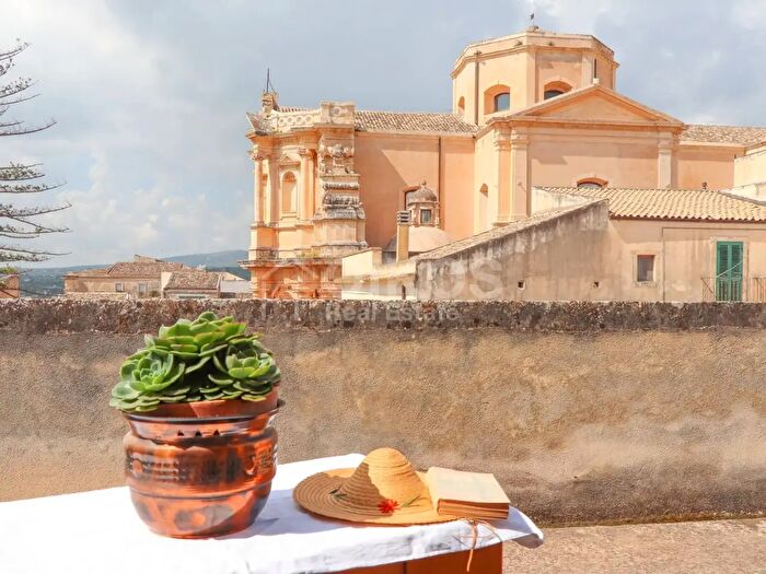 Appartamento con 5 locali in vendita in CSo Vittorio Emanuele, Noto