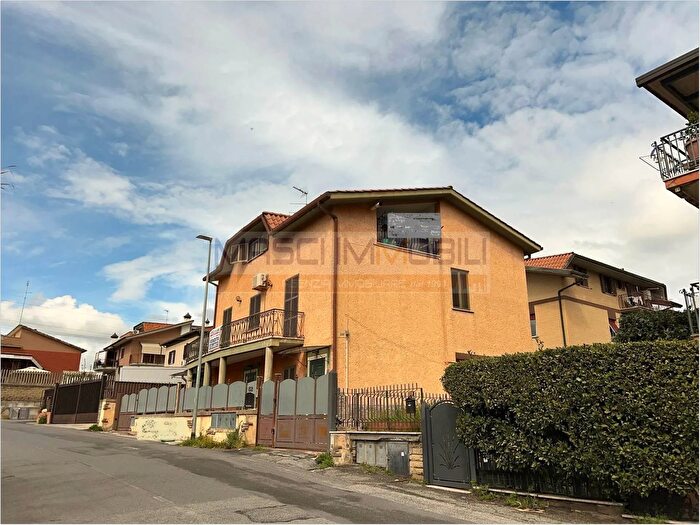 Casa con 7 locali in vendita in Via Castelchiodato Monterotondo, Monterotondo