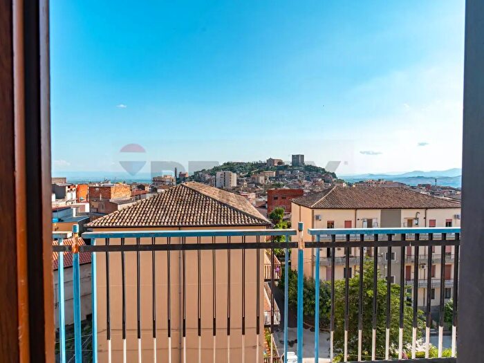 Appartamento con 7 locali in vendita in Via Emanuele Bellia, Paterno'
