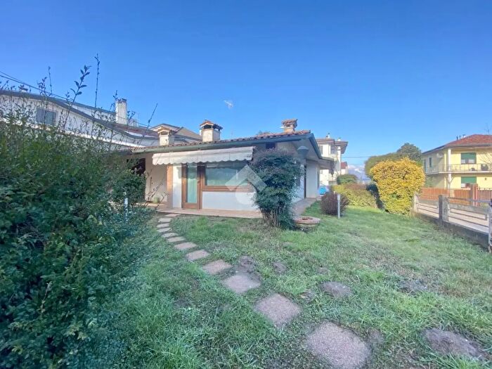 Casa quadrilocale in vendita in Via Asiago, Isola Vicentina