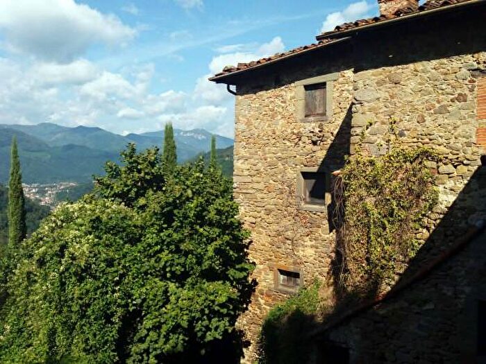Casa con 6 locali in vendita in Bagni Di Lucca