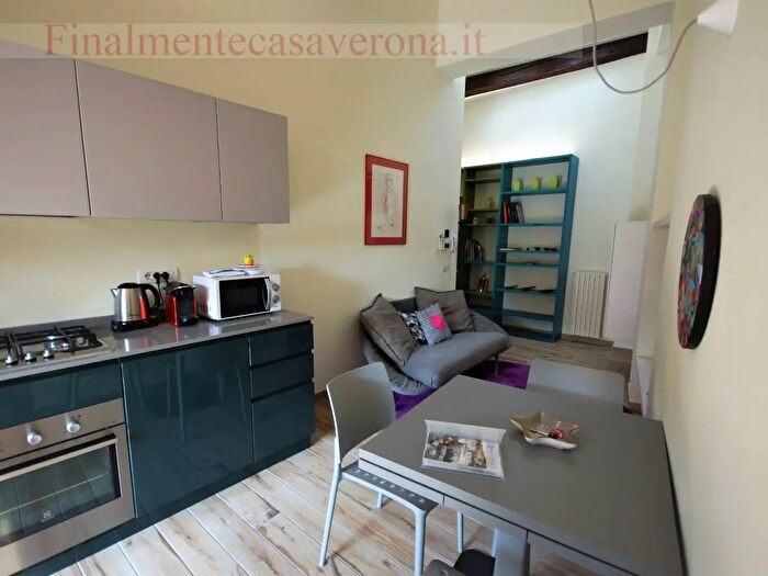 Appartamento bilocale in affitto in Via Santa Felicita, Verona