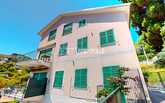 Appartamento con 6 locali in vendita in Rapallo