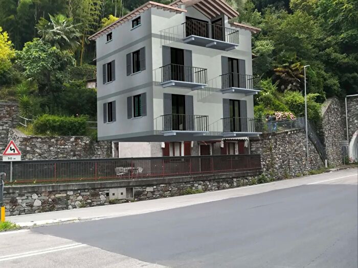 Casa con 6 locali in vendita in Via Regina, Menaggio