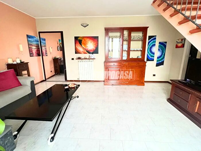 Appartamento trilocale in vendita in Agrate Brianza