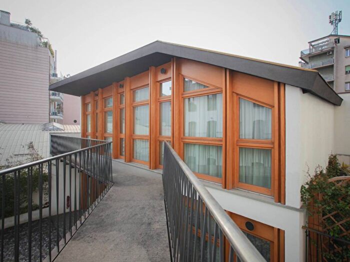 Appartamento trilocale in affitto in Via Luigi Canonica, Paolo Sarpi, Milano