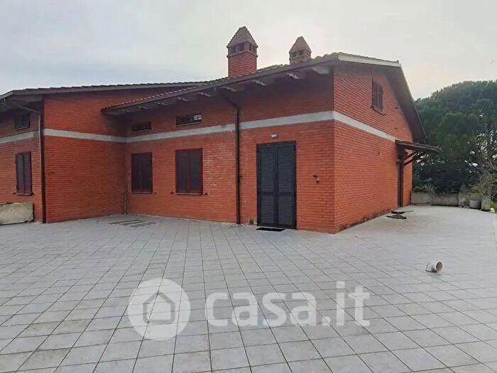 Casa con 20 locali in vendita in Perugia
