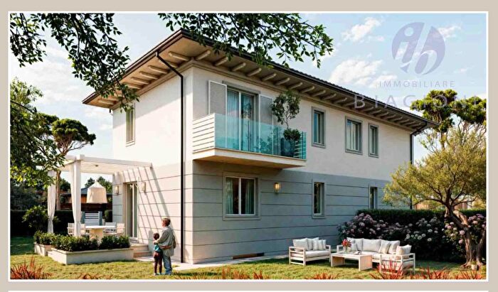 Casa con 6 locali in vendita in Pietrasanta