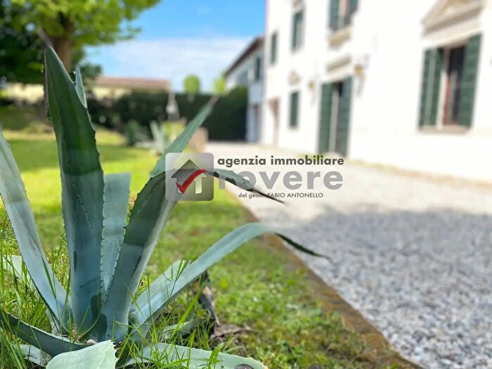 Casa con 14 locali in vendita in Via Piave, Villorba