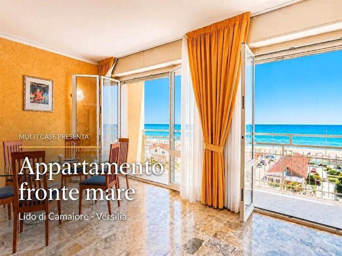Appartamento con 7 locali in vendita in Via Ermenegildo Pistelli, Camaiore