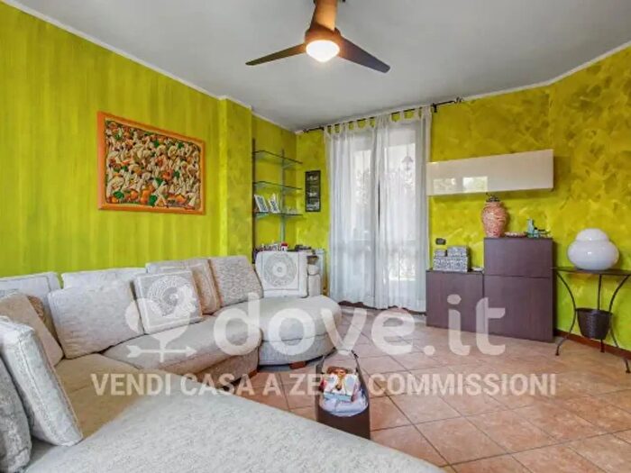 Casa quadrilocale in vendita in Via G Falcone, Pogliano Milanese