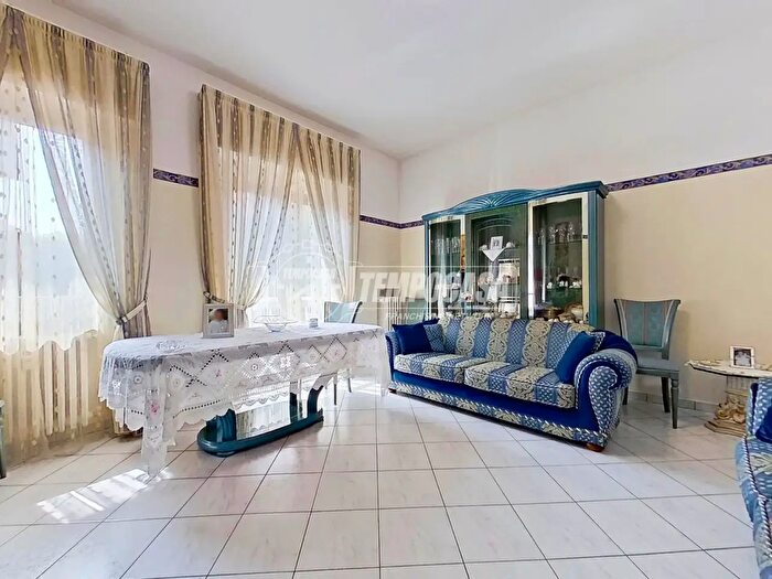 Appartamento trilocale in vendita in Via Santa Caterina, Legnano