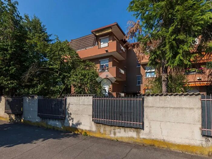Appartamento trilocale in vendita in Via Giuseppe Garibaldi, Gorla Minore