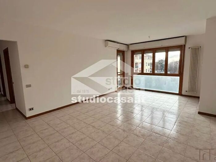 Appartamento quadrilocale in vendita in Via Libertà, Zanica