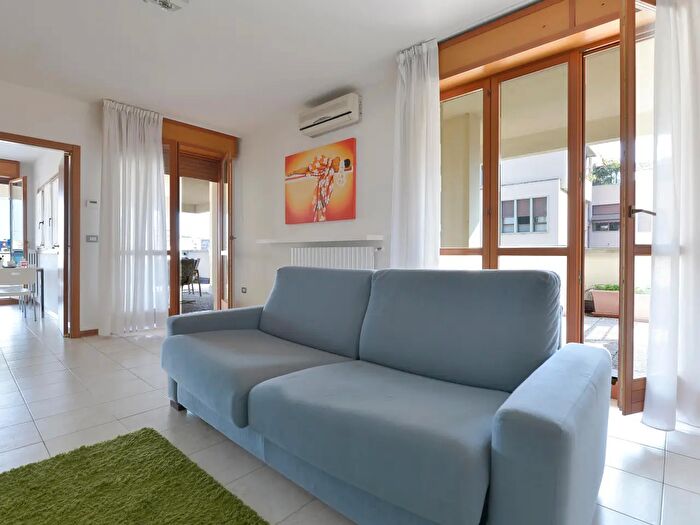Appartamento in affitto in Via Emilia Levante, Bologna