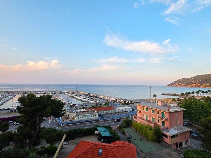 Appartamento bilocale in affitto in Strada Della Pineta, Marina Di Andora, Andora