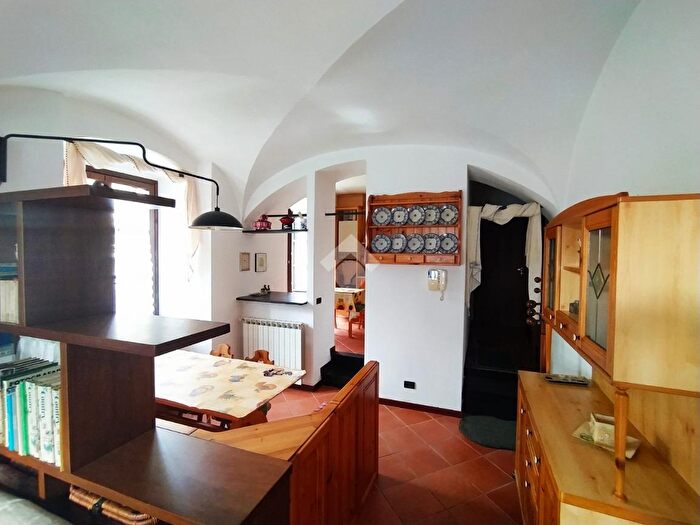 Appartamento con 5 locali in vendita in Via Piazza Chiesa Acquasanta, Genova