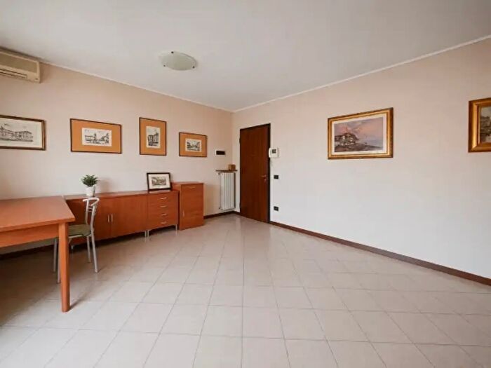 Appartamento quadrilocale in vendita in Via Giuseppe Garibaldi, Moglia