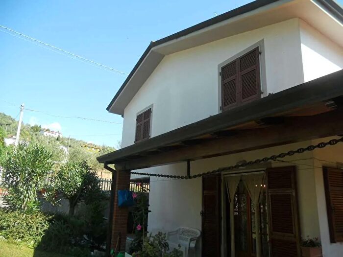 Casa con 7 locali in vendita in Castelnuovo Magra