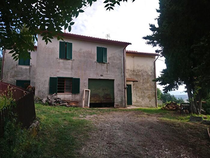 Casa con 10 locali in vendita in Castiglione DOrcia