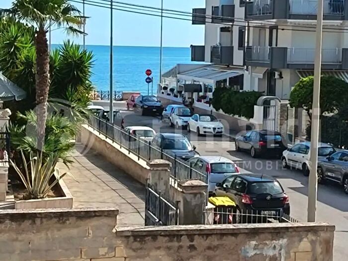 Appartamento trilocale in vendita in Via Galileo Galileo, Trani