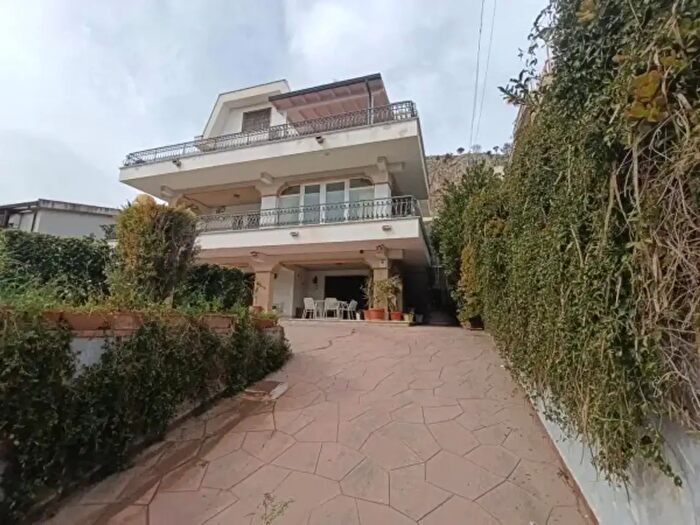 Appartamento quadrilocale in affitto in Palermo