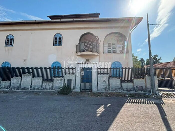 Appartamento con 6 locali in vendita in Via dell'Altea, Catania