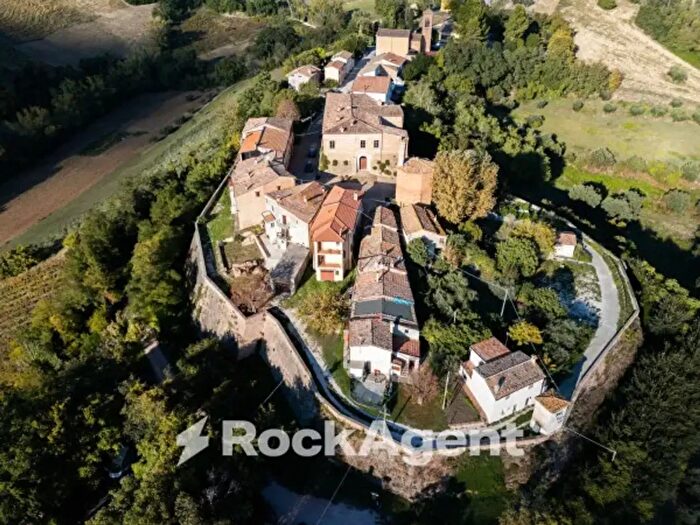 Appartamento quadrilocale in vendita in Via Montebello, Terre Roveresche