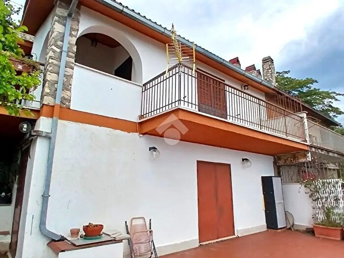 Casa quadrilocale in vendita in Via delle Ginestre, Serrone