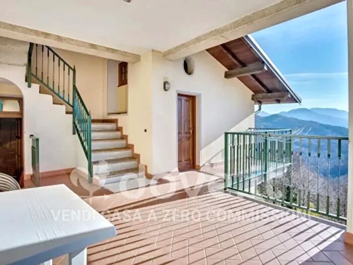 Casa con 6 locali in vendita in Via Contini, Montegrino Valtravaglia